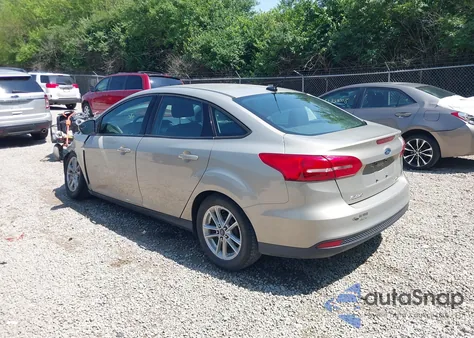 2015 Ford Focus Se z USA, uszkodzony, nr VIN 1FADP3F27FL376151